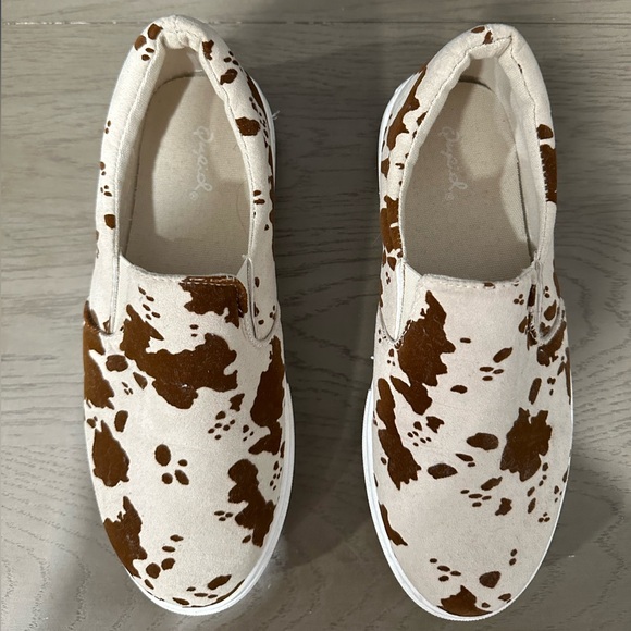 Qupid Brand Cow Print Slip On Platform Shoes, Women’s Size 7 - Picture 3 of 7